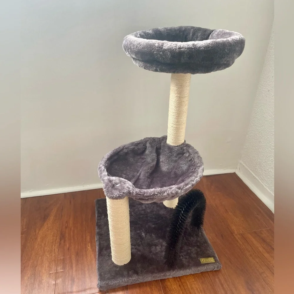 Like new, almost never used cat scratcher / hang out.